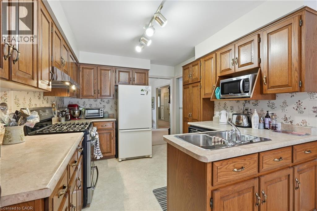2320 Homer Drive, Burlington, ON - Indoor Photo Showing Kitchen With Double Sink