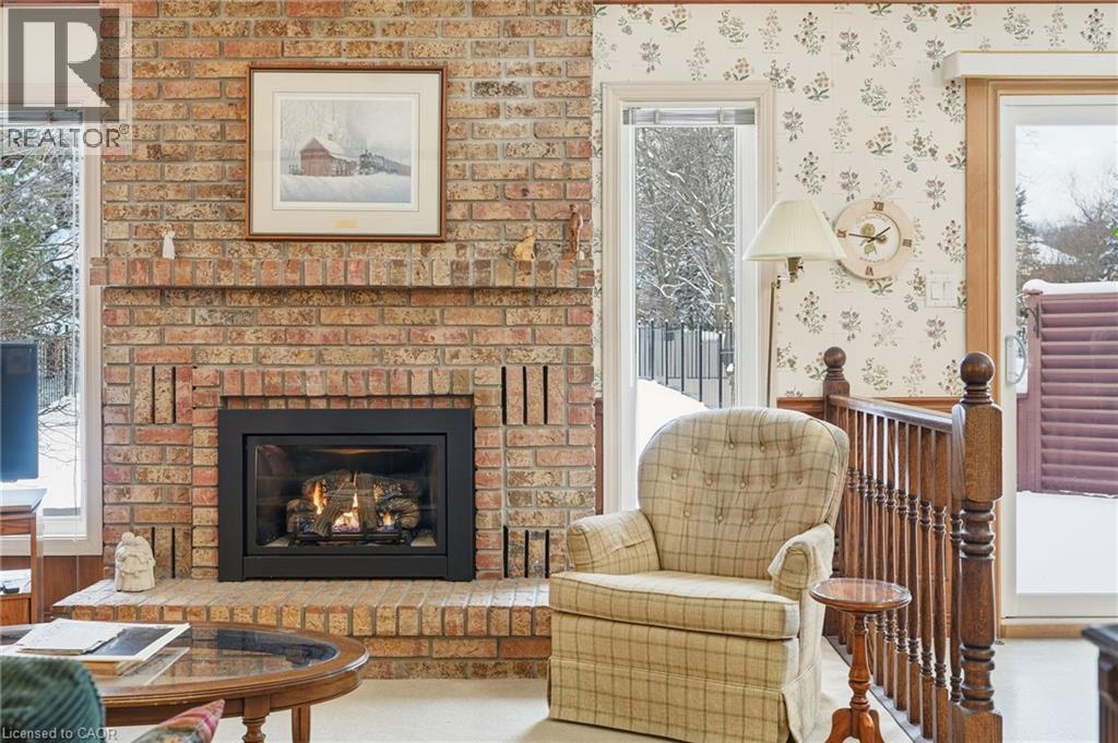 2320 Homer Drive, Burlington, ON - Indoor Photo Showing Living Room With Fireplace