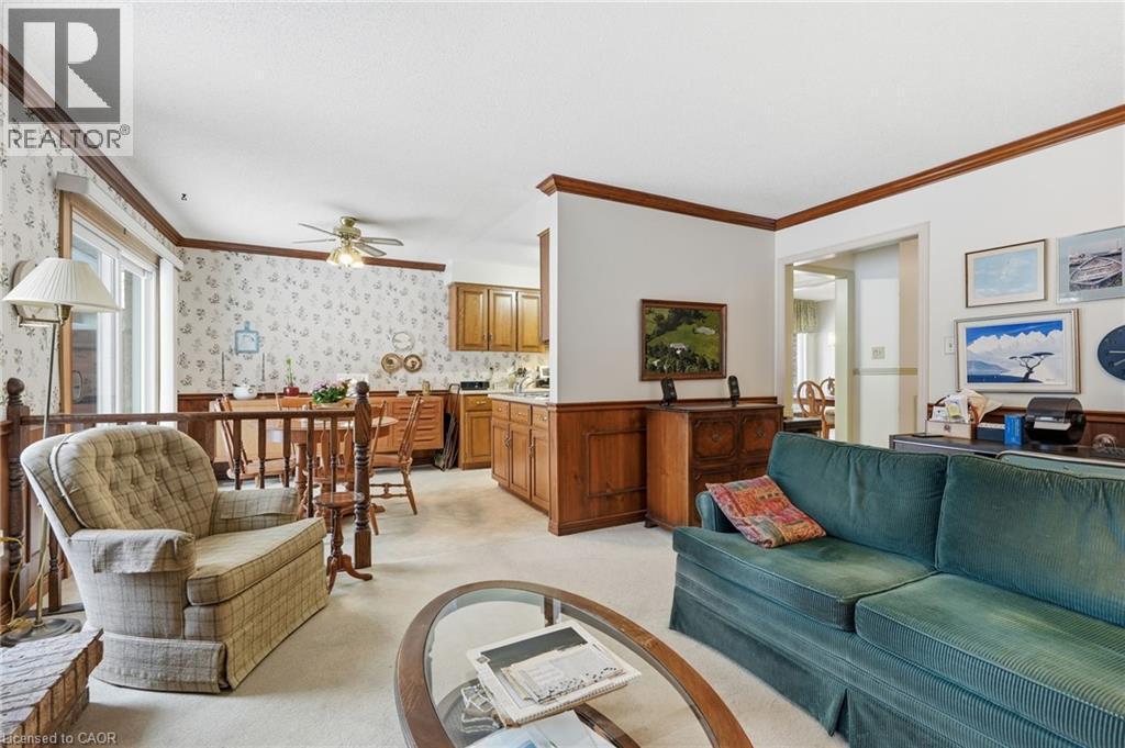 2320 Homer Drive, Burlington, ON - Indoor Photo Showing Living Room