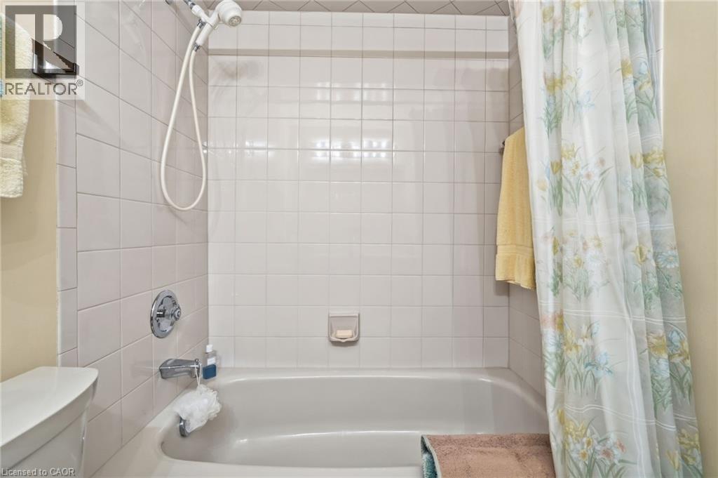 2320 Homer Drive, Burlington, ON - Indoor Photo Showing Bathroom