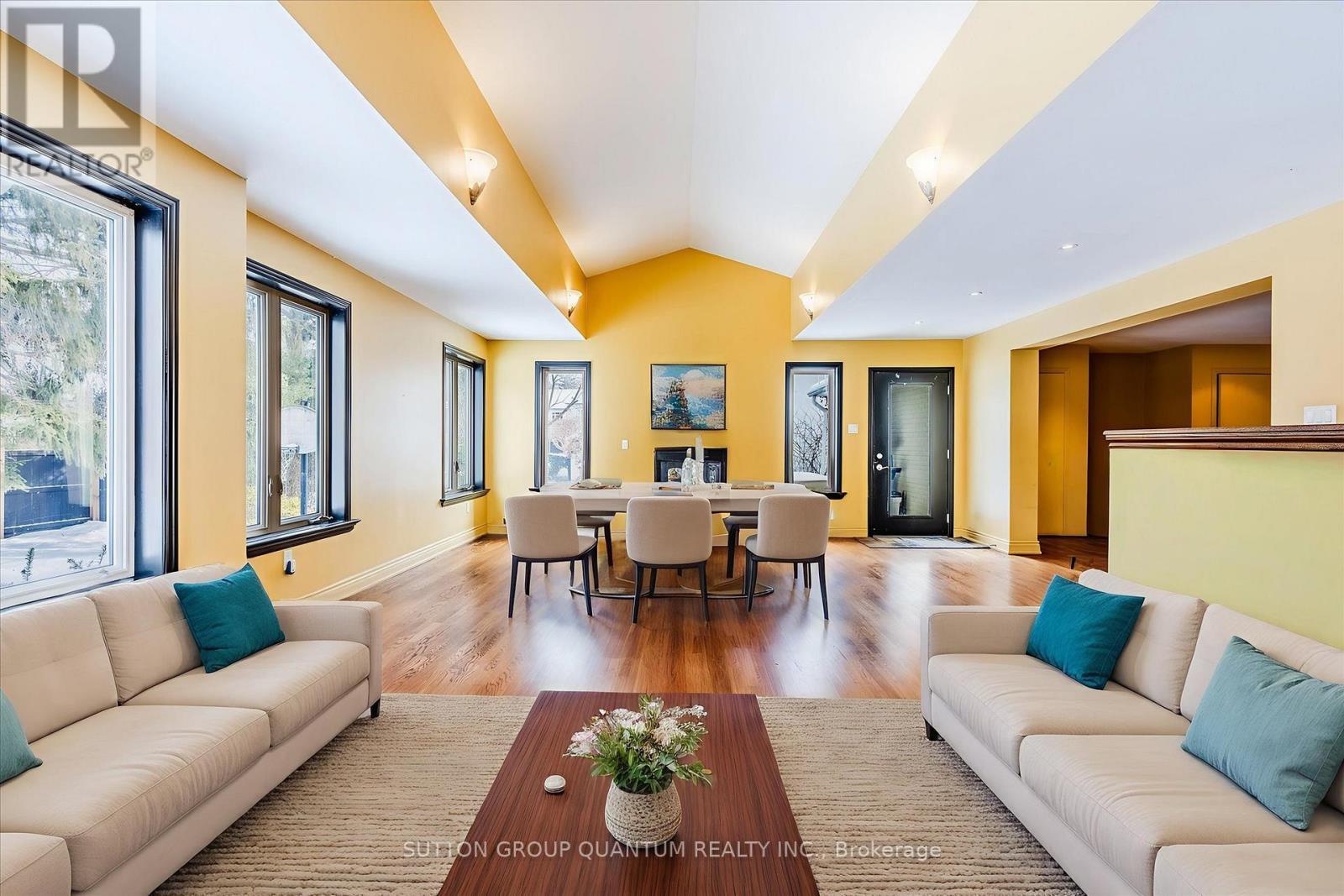 1273 Clarkson Road, Mississauga, ON - Indoor Photo Showing Living Room