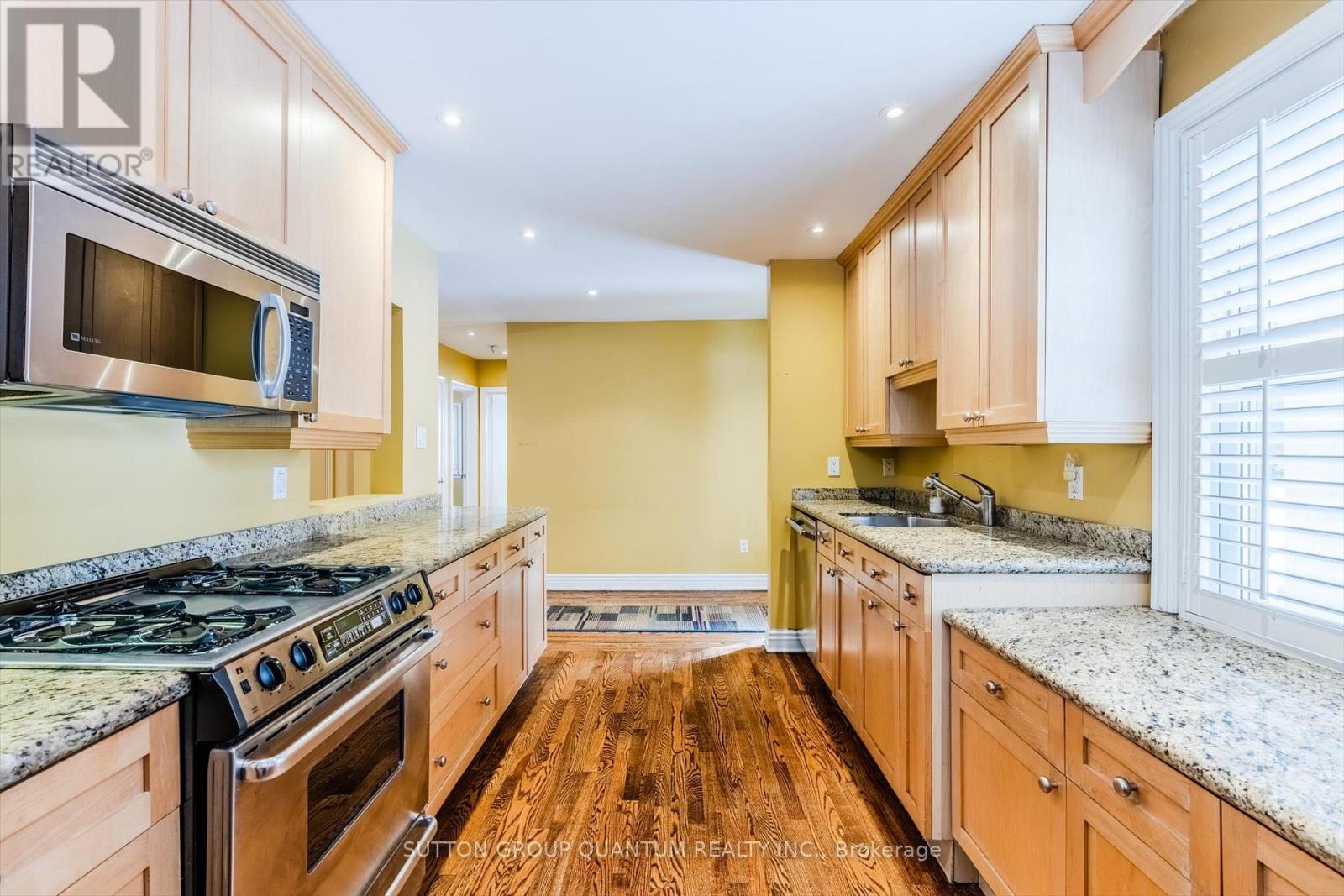 1273 Clarkson Road, Mississauga, ON - Indoor Photo Showing Kitchen With Upgraded Kitchen