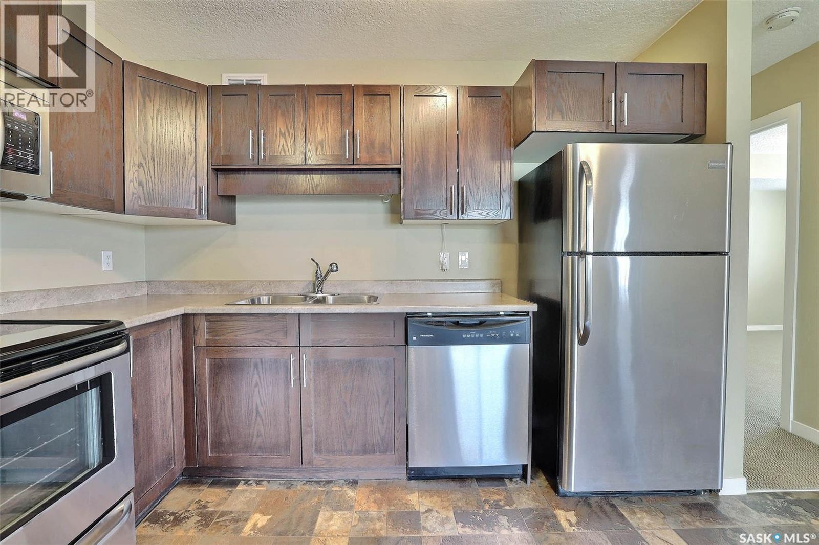 127 5059 James Hill Road, Regina, SK - Indoor Photo Showing Kitchen With Double Sink