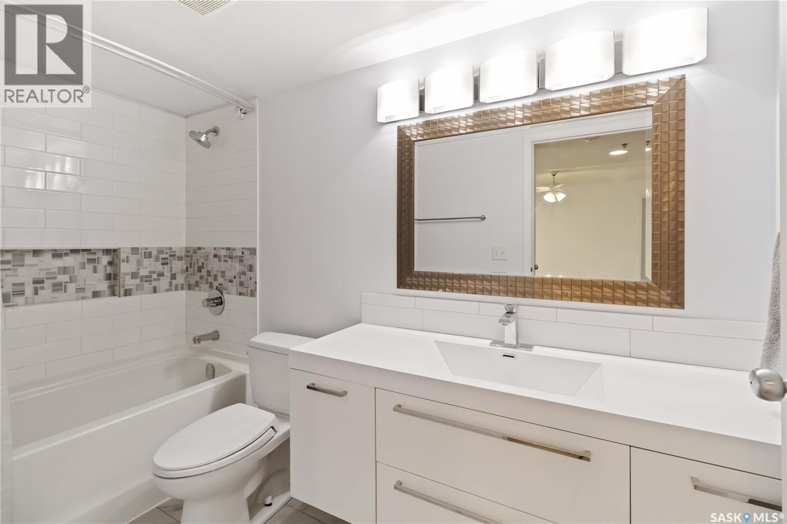 103 525 3Rd Avenue N, Saskatoon, SK - Indoor Photo Showing Bathroom