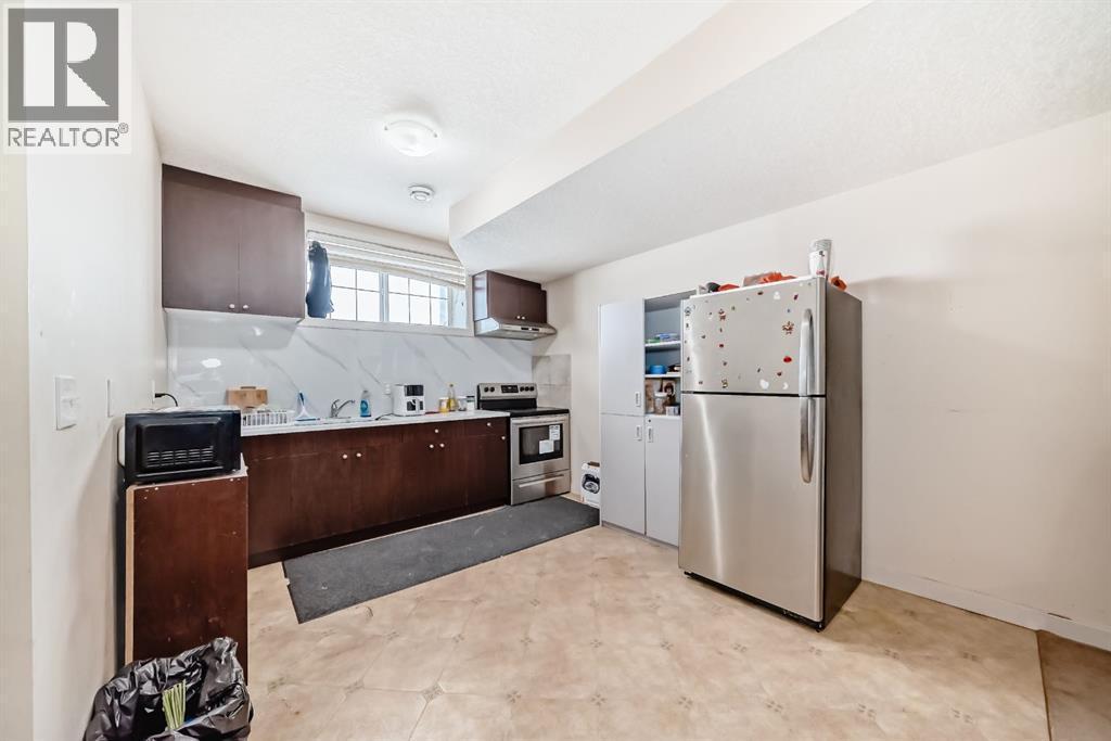 226 Saddlebrook Circle Ne, Calgary, AB - Indoor Photo Showing Kitchen