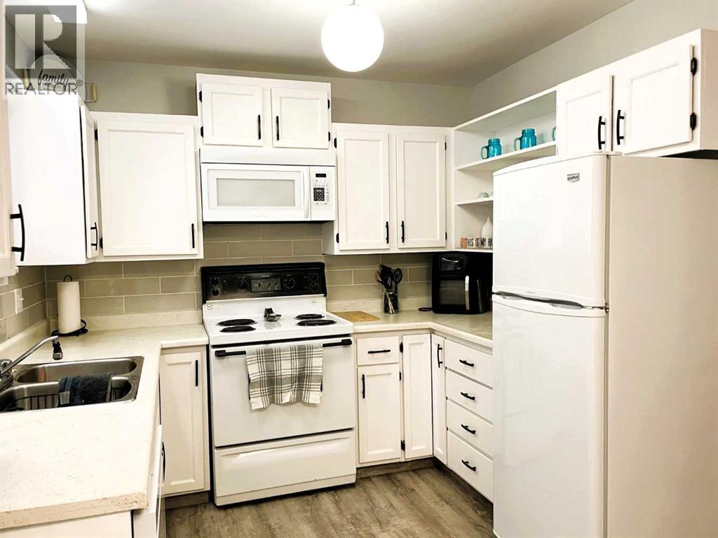 4516 45 Street, Rycroft, AB - Indoor Photo Showing Kitchen With Double Sink