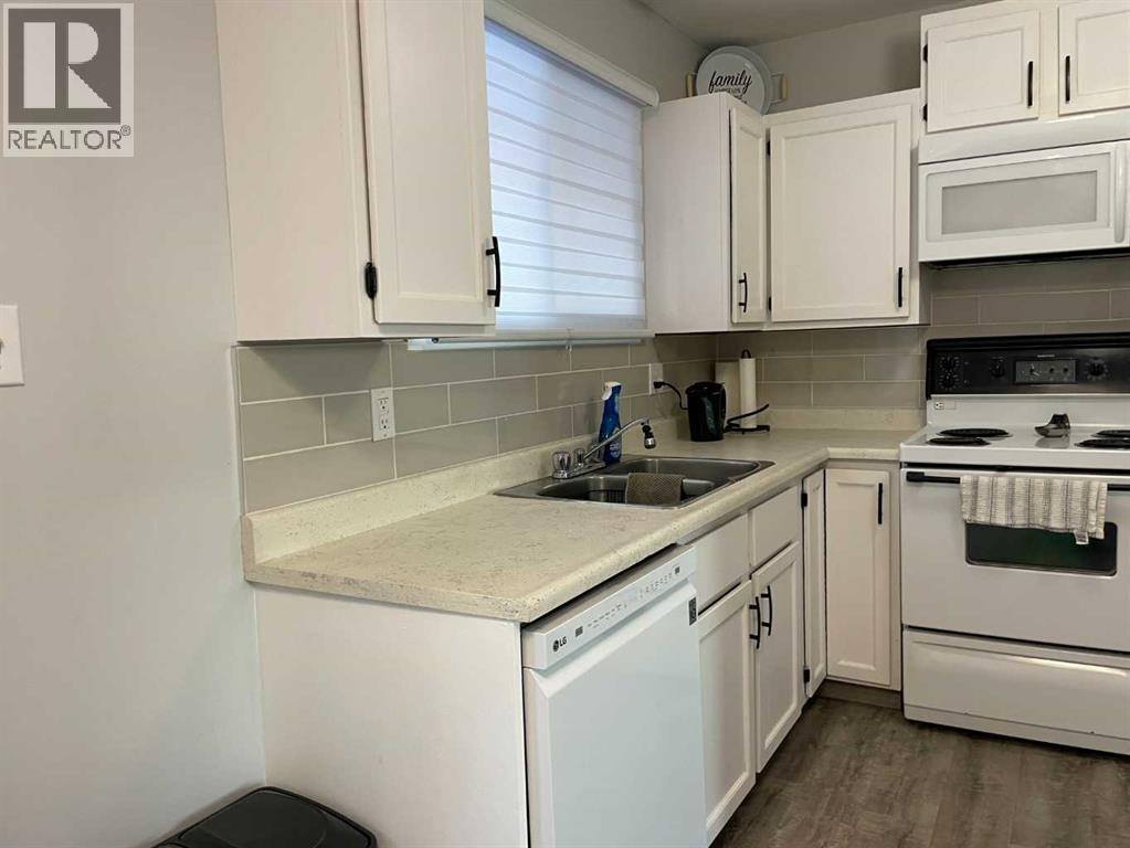 4516 45 Street, Rycroft, AB - Indoor Photo Showing Kitchen With Double Sink