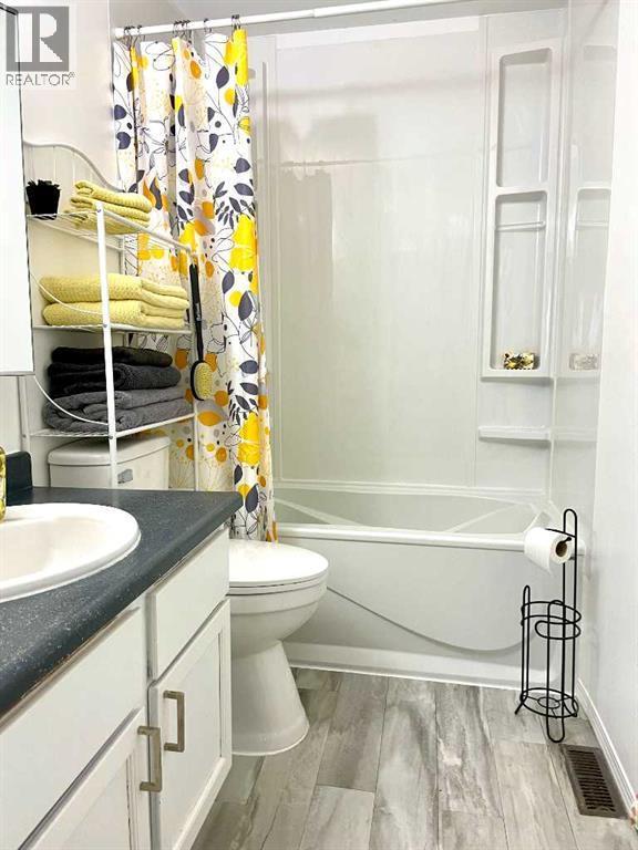4516 45 Street, Rycroft, AB - Indoor Photo Showing Bathroom