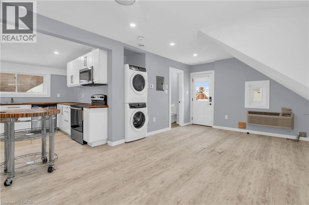 12 Park Street Unit# Upper, Kitchener, ON - Indoor Photo Showing Laundry Room
