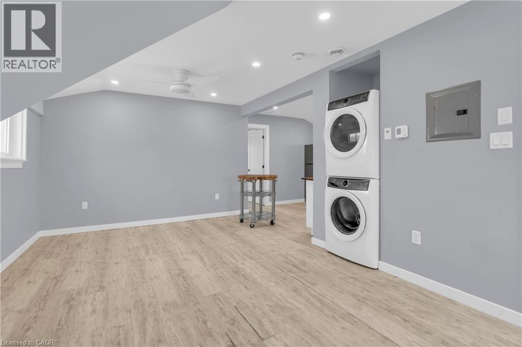 12 Park Street Unit# Upper, Kitchener, ON - Indoor Photo Showing Laundry Room