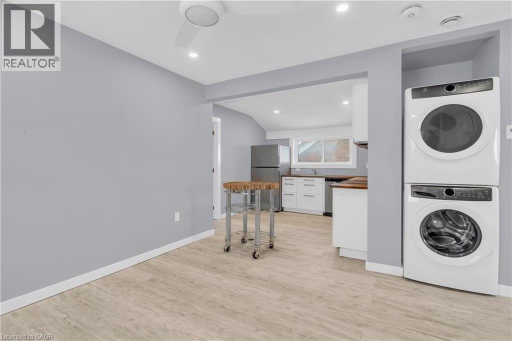 12 Park Street Unit# Upper, Kitchener, ON - Indoor Photo Showing Laundry Room