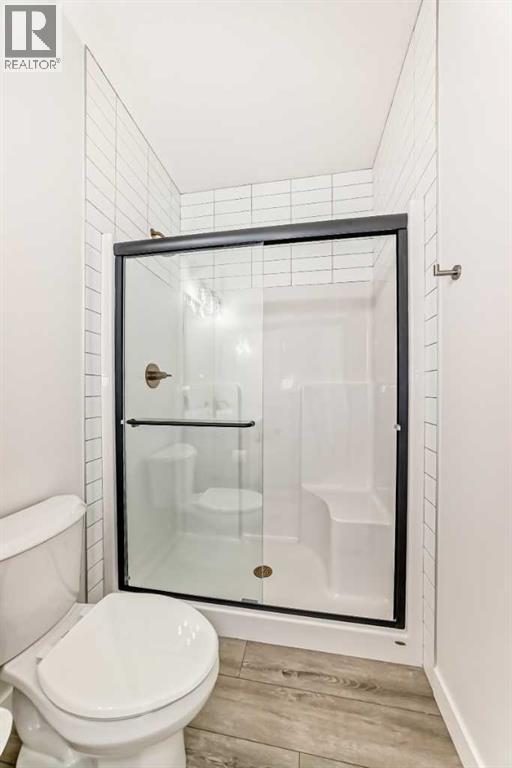 100 Corner Glen Manor Ne, Calgary, AB - Indoor Photo Showing Bathroom