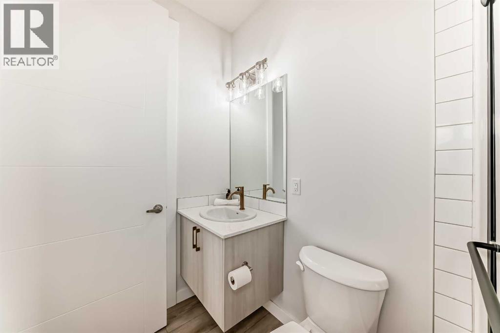 100 Corner Glen Manor Ne, Calgary, AB - Indoor Photo Showing Bathroom