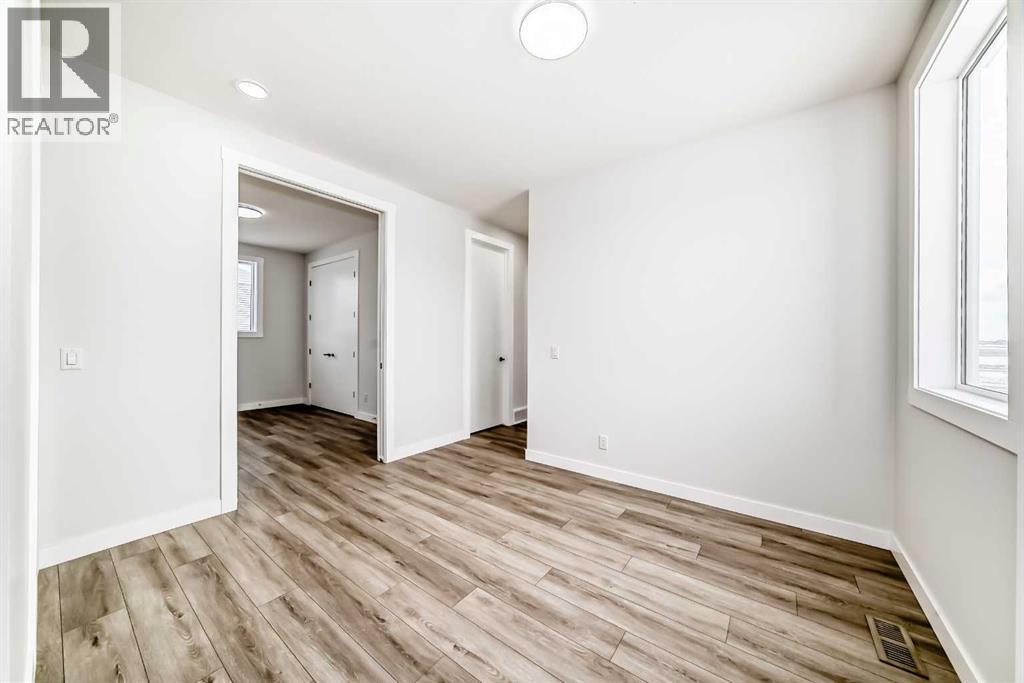 100 Corner Glen Manor Ne, Calgary, AB - Indoor Photo Showing Other Room