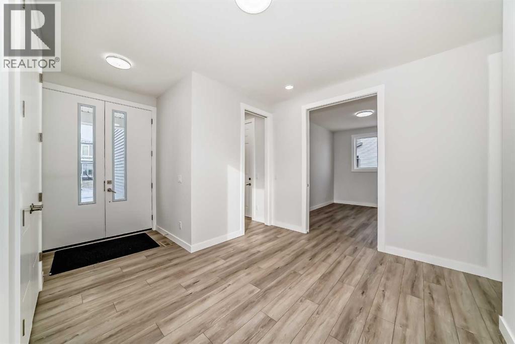 100 Corner Glen Manor Ne, Calgary, AB - Indoor Photo Showing Other Room