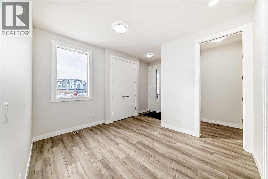 100 Corner Glen Manor Ne, Calgary, AB - Indoor Photo Showing Other Room