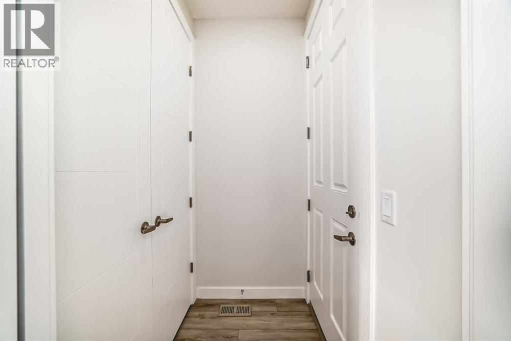 100 Corner Glen Manor Ne, Calgary, AB - Indoor Photo Showing Other Room