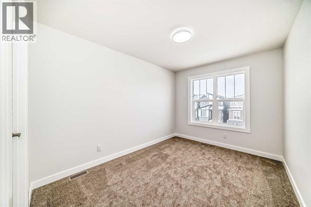 100 Corner Glen Manor Ne, Calgary, AB - Indoor Photo Showing Other Room