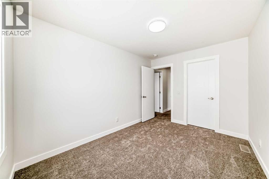 100 Corner Glen Manor Ne, Calgary, AB - Indoor Photo Showing Other Room