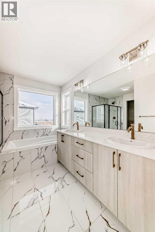 100 Corner Glen Manor Ne, Calgary, AB - Indoor Photo Showing Bathroom