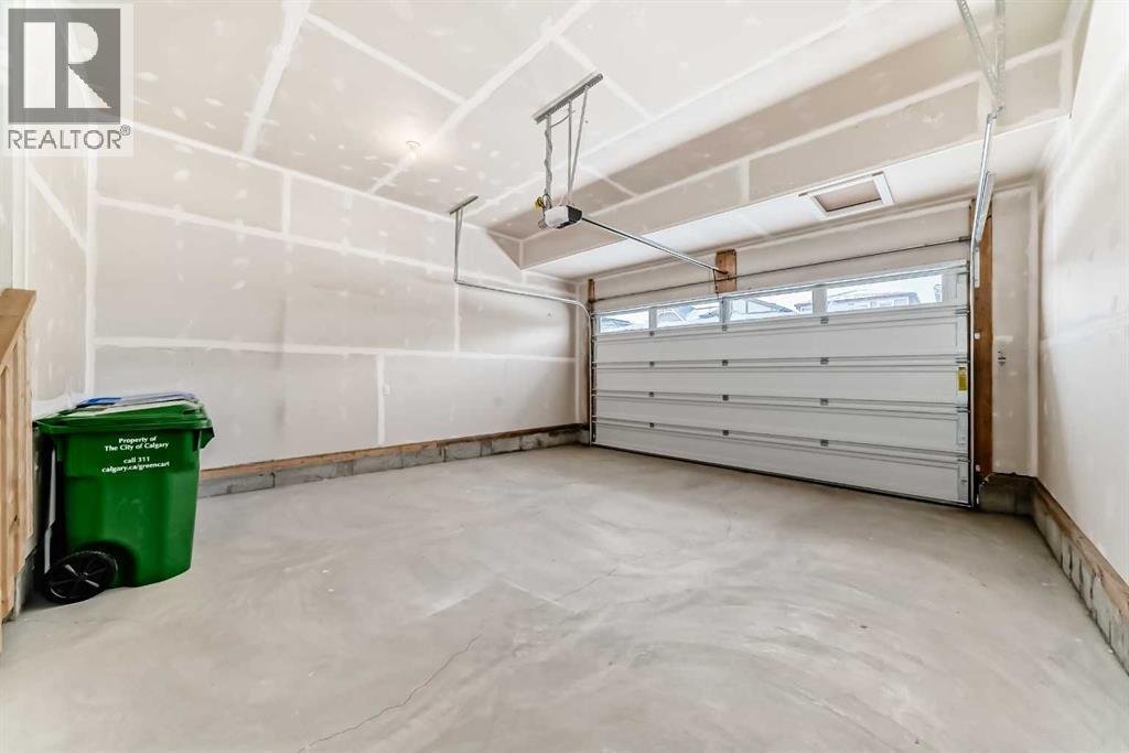 100 Corner Glen Manor Ne, Calgary, AB - Indoor Photo Showing Garage