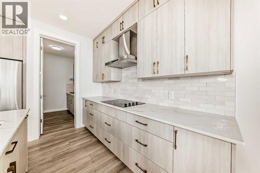 100 Corner Glen Manor Ne, Calgary, AB - Indoor Photo Showing Kitchen With Upgraded Kitchen