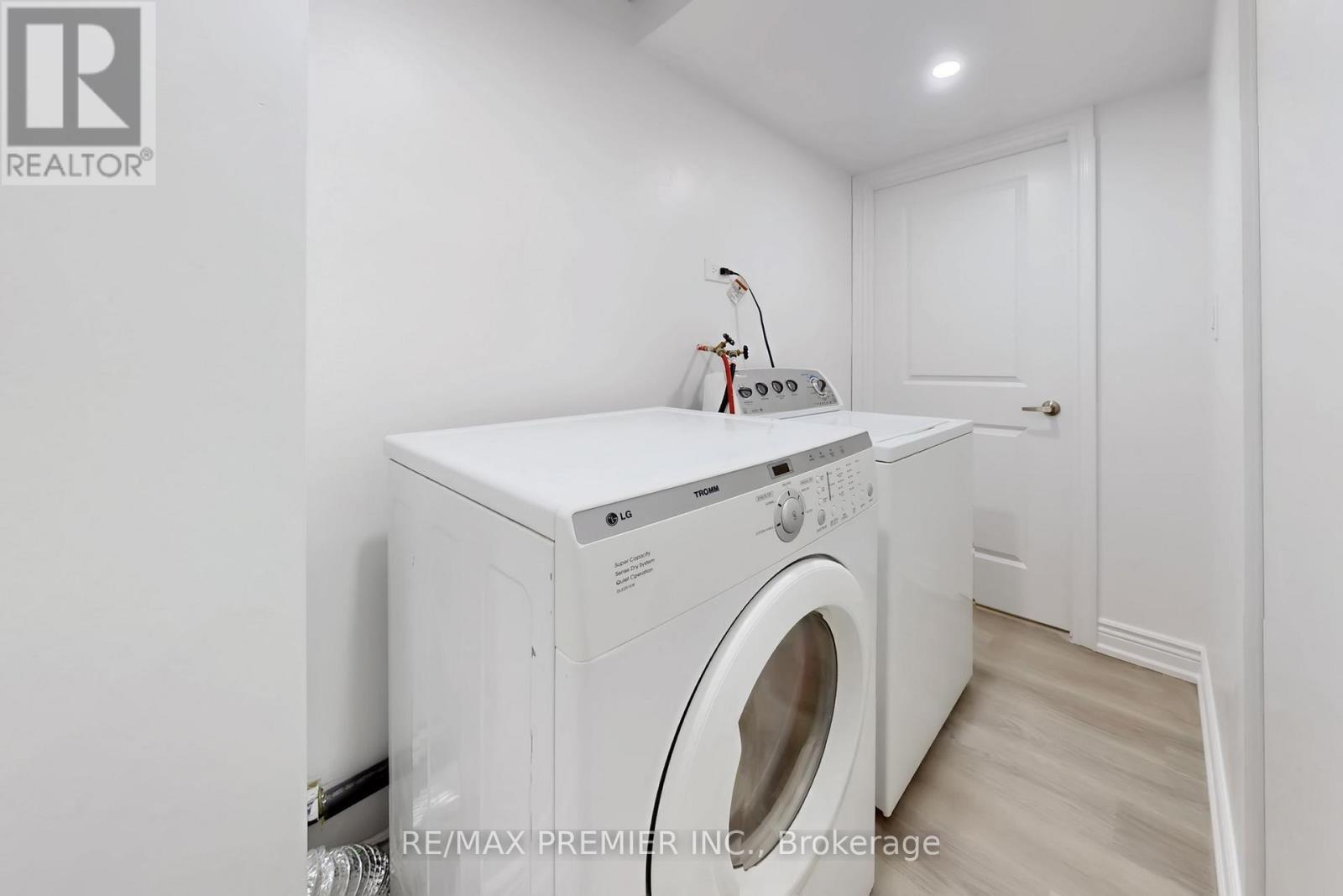 3348 Burdock Place, Mississauga, ON - Indoor Photo Showing Laundry Room