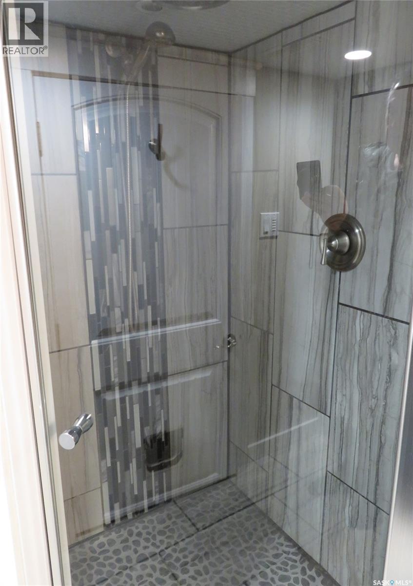 1506 E Avenue N, Saskatoon, SK - Indoor Photo Showing Bathroom