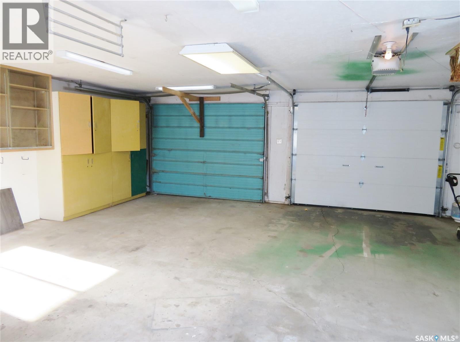 1506 E Avenue N, Saskatoon, SK - Indoor Photo Showing Garage