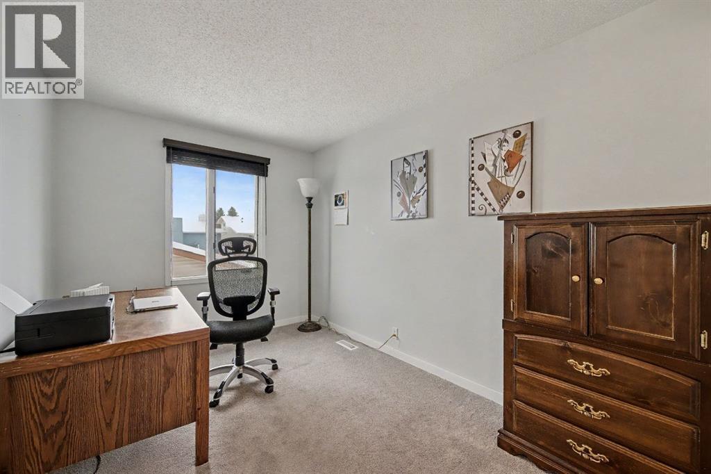 34 Woodglen Crescent Sw, Calgary, AB - Indoor Photo Showing Office