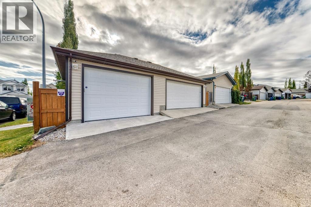 182 Sunset Heights, Cochrane, AB - Outdoor