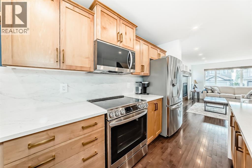 182 Sunset Heights, Cochrane, AB - Indoor Photo Showing Kitchen