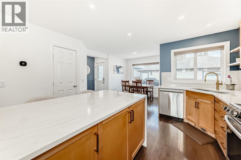 182 Sunset Heights, Cochrane, AB - Indoor Photo Showing Kitchen