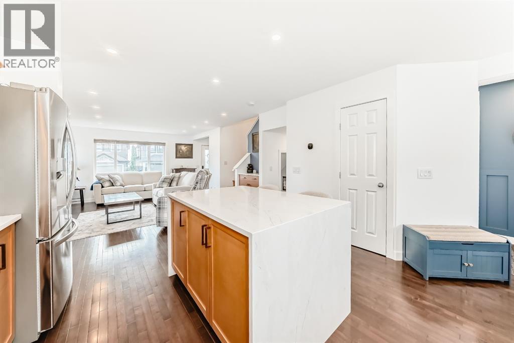 182 Sunset Heights, Cochrane, AB - Indoor Photo Showing Kitchen