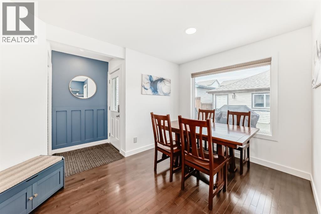 182 Sunset Heights, Cochrane, AB - Indoor Photo Showing Dining Room