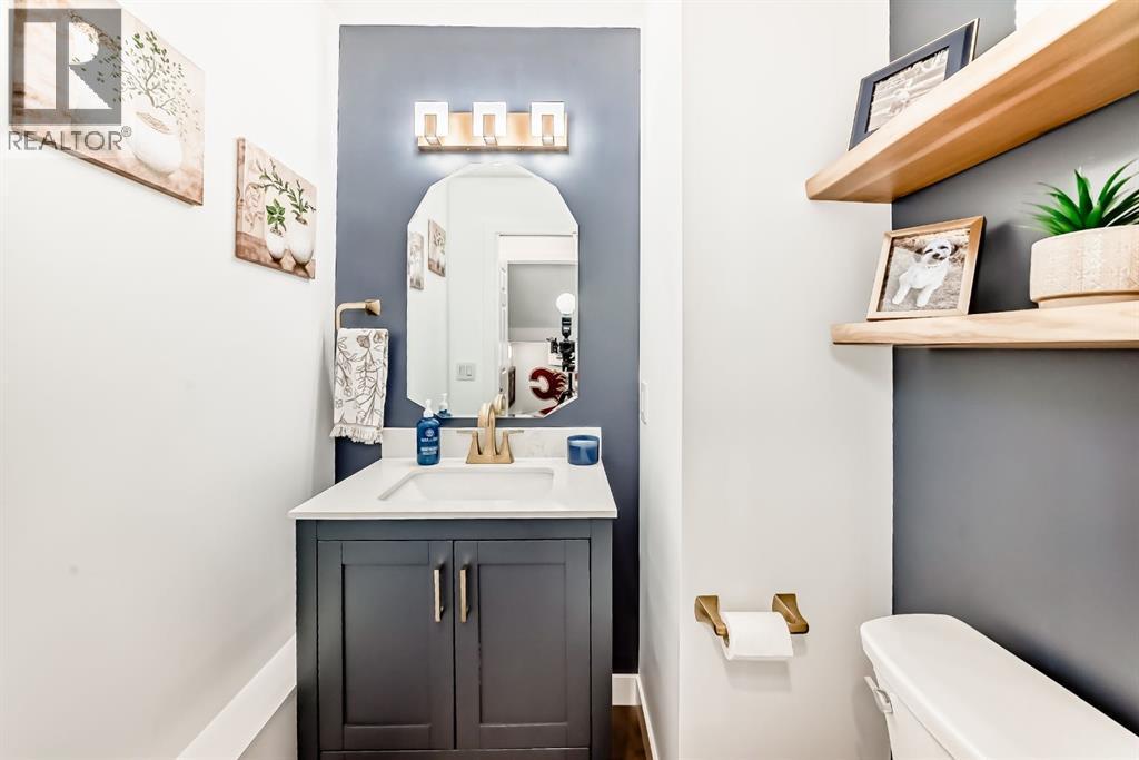 182 Sunset Heights, Cochrane, AB - Indoor Photo Showing Bathroom