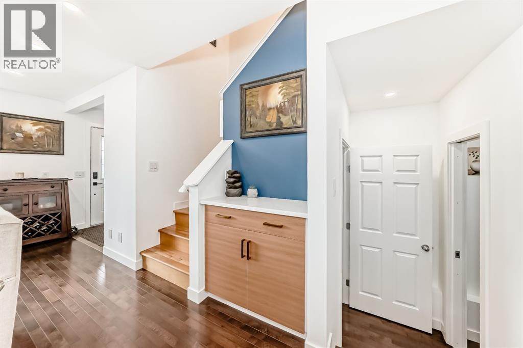 182 Sunset Heights, Cochrane, AB - Indoor Photo Showing Other Room