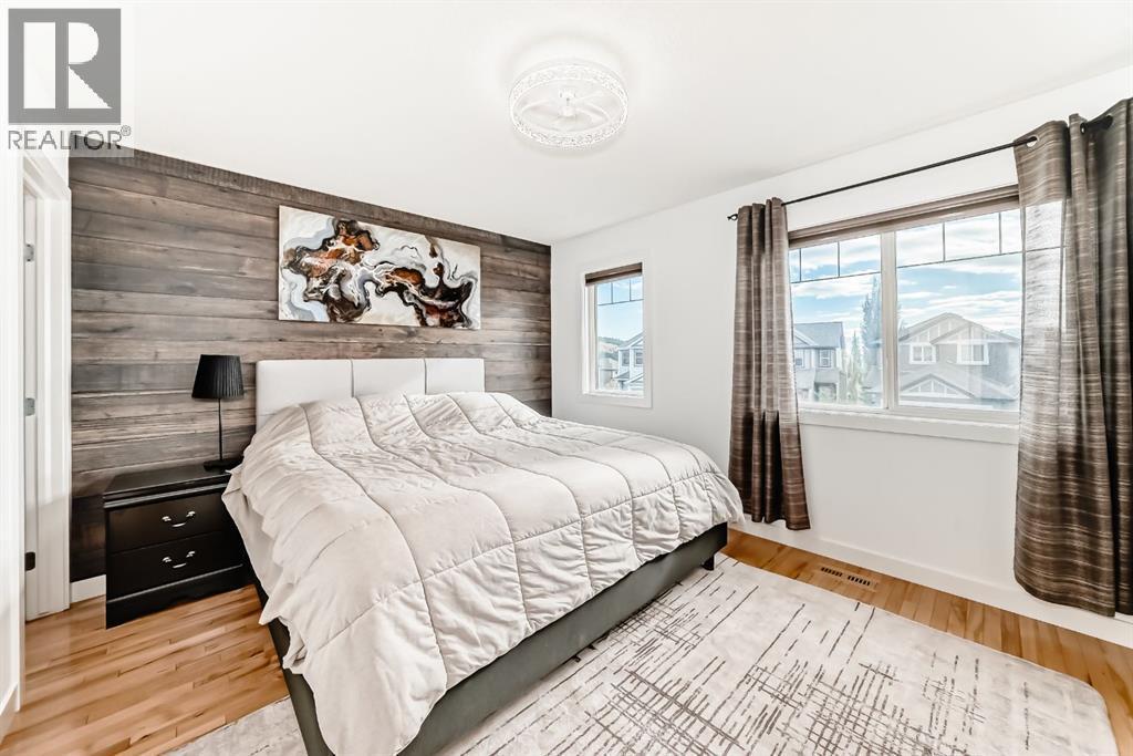 182 Sunset Heights, Cochrane, AB - Indoor Photo Showing Bedroom