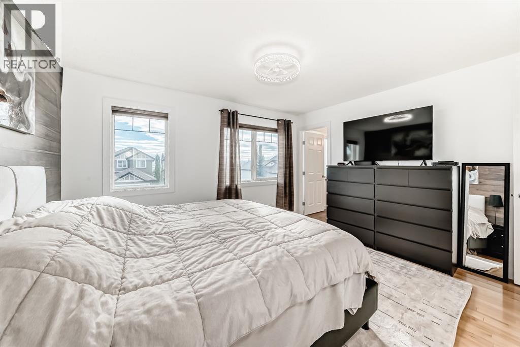 182 Sunset Heights, Cochrane, AB - Indoor Photo Showing Bedroom