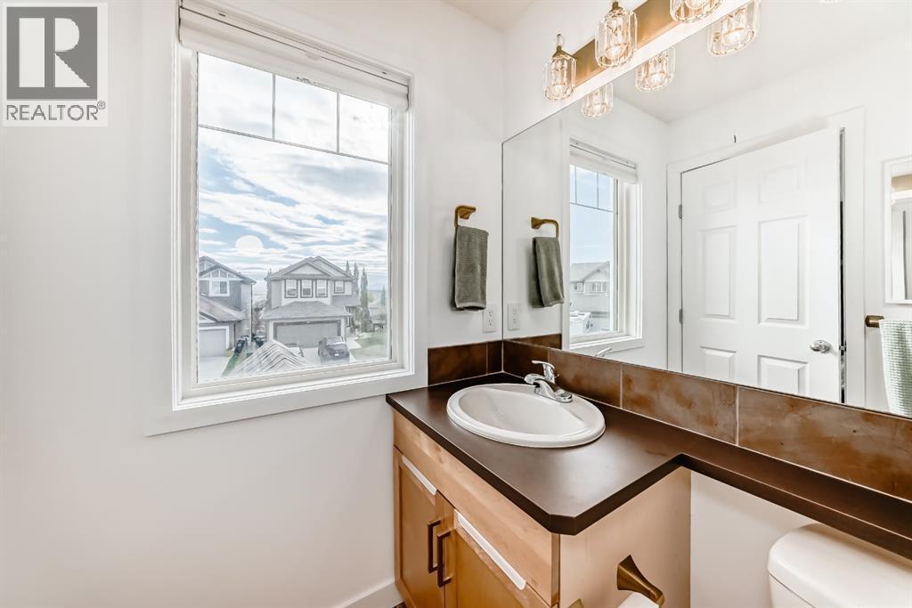 182 Sunset Heights, Cochrane, AB - Indoor Photo Showing Bathroom