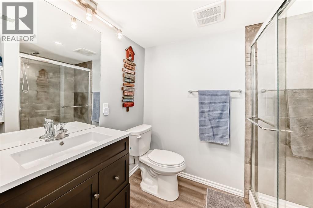 182 Sunset Heights, Cochrane, AB - Indoor Photo Showing Bathroom