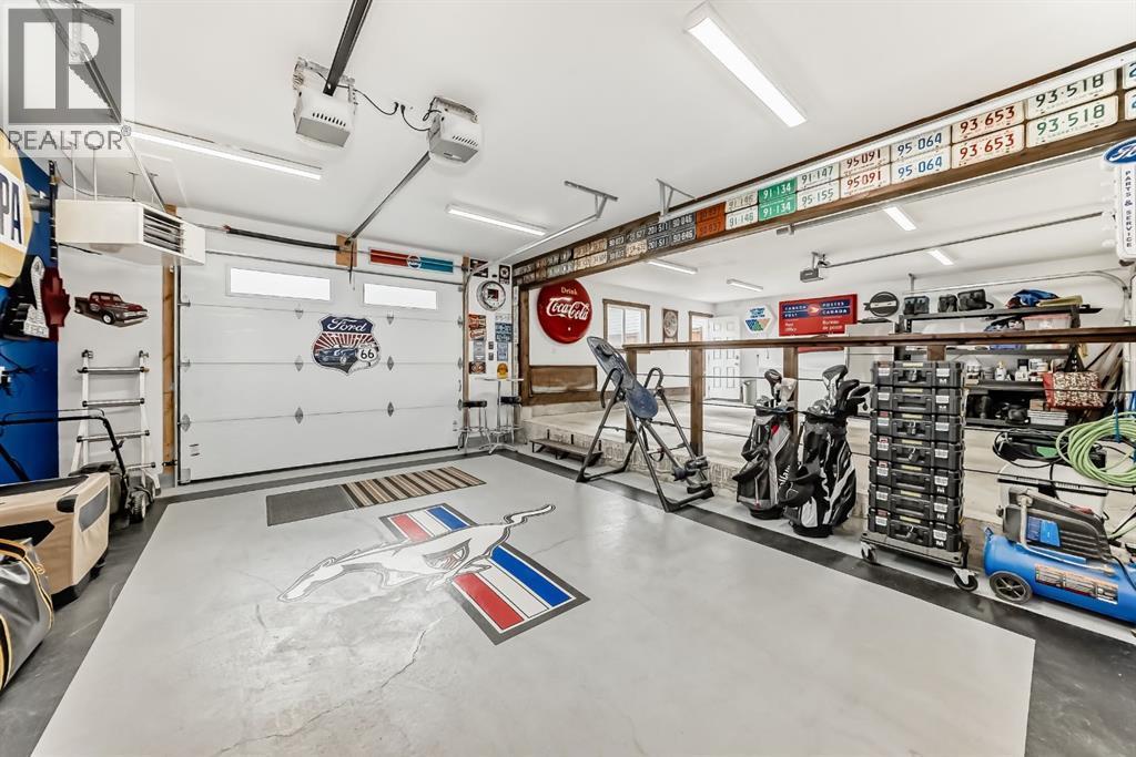 182 Sunset Heights, Cochrane, AB - Indoor Photo Showing Garage