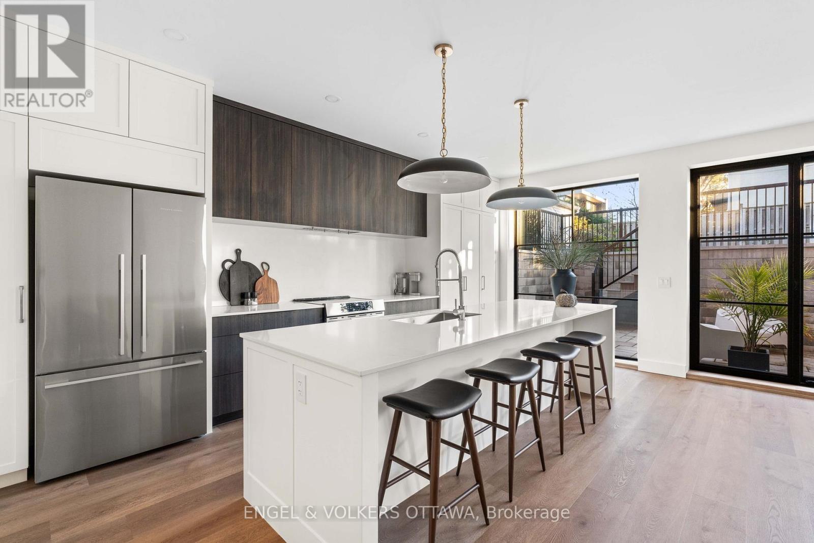 246 Byron Avenue, Ottawa, ON - Indoor Photo Showing Kitchen With Upgraded Kitchen