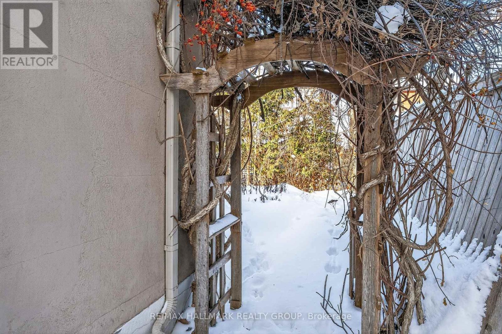 77 King George Street, Ottawa, ON - Outdoor