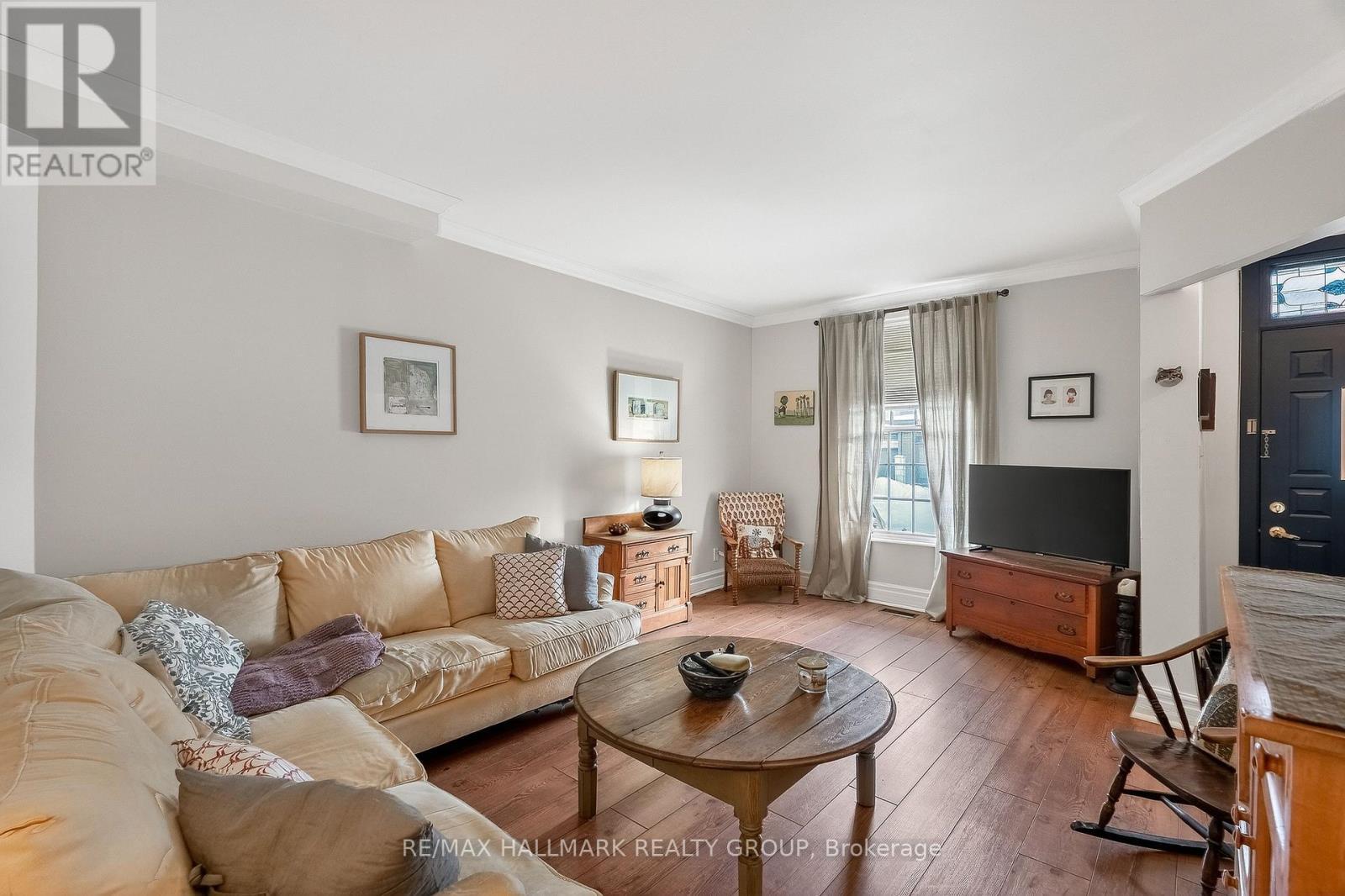 77 King George Street, Ottawa, ON - Indoor Photo Showing Living Room