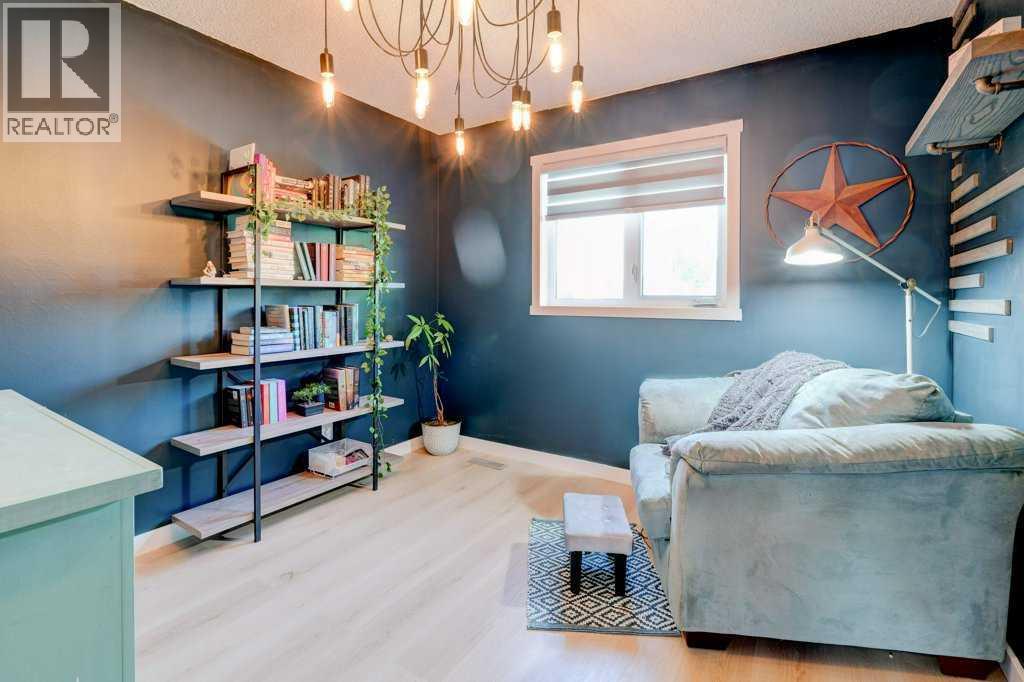 Bedroom 3 - 15 Chaparral Crescent Se, Calgary, AB - Indoor