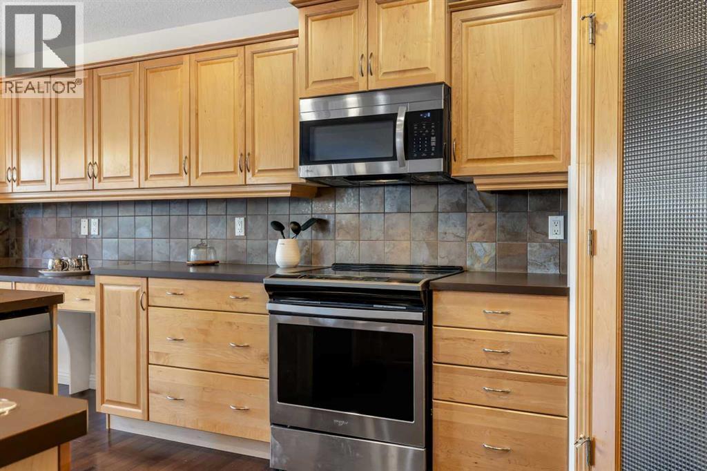 29 Sunset Close, Cochrane, AB - Indoor Photo Showing Kitchen