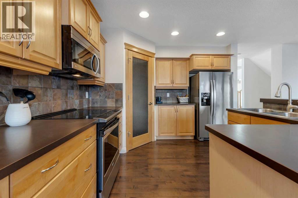 29 Sunset Close, Cochrane, AB - Indoor Photo Showing Kitchen With Double Sink