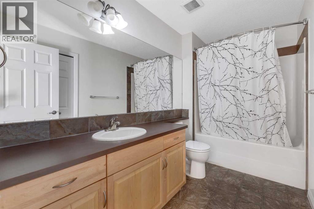 29 Sunset Close, Cochrane, AB - Indoor Photo Showing Bathroom