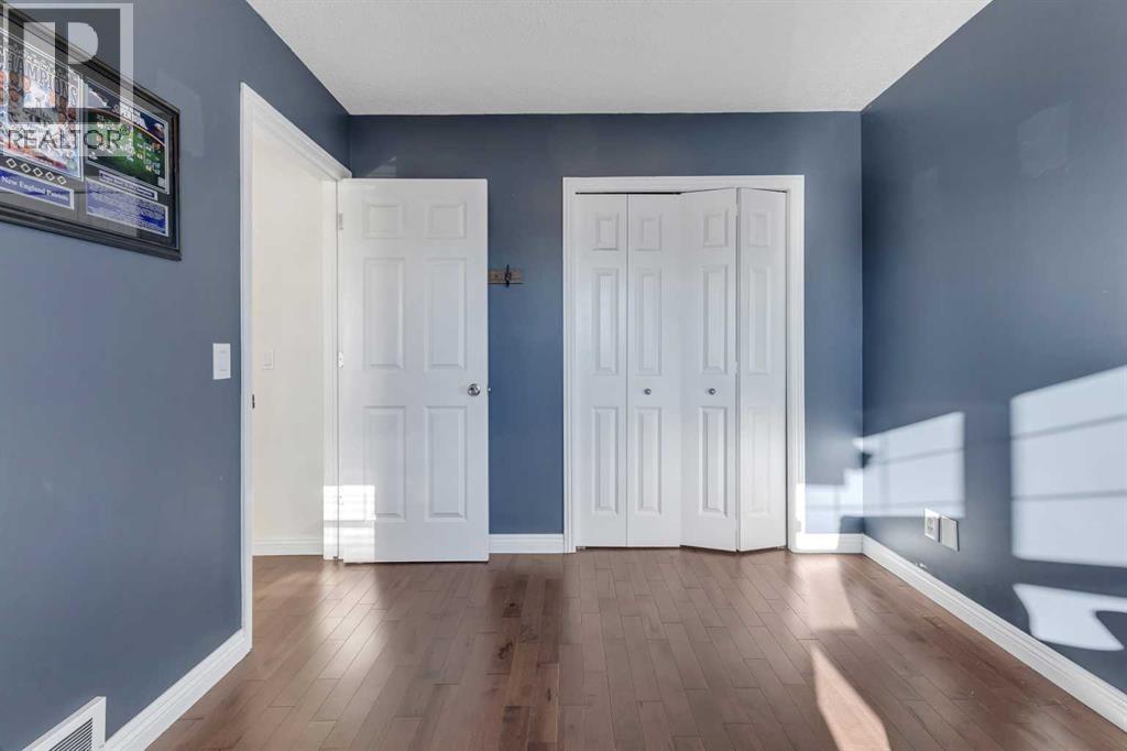 29 Sunset Close, Cochrane, AB - Indoor Photo Showing Other Room